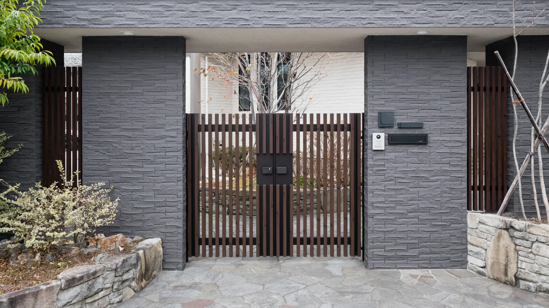 Commercial-Electric-Gate-Service.webp