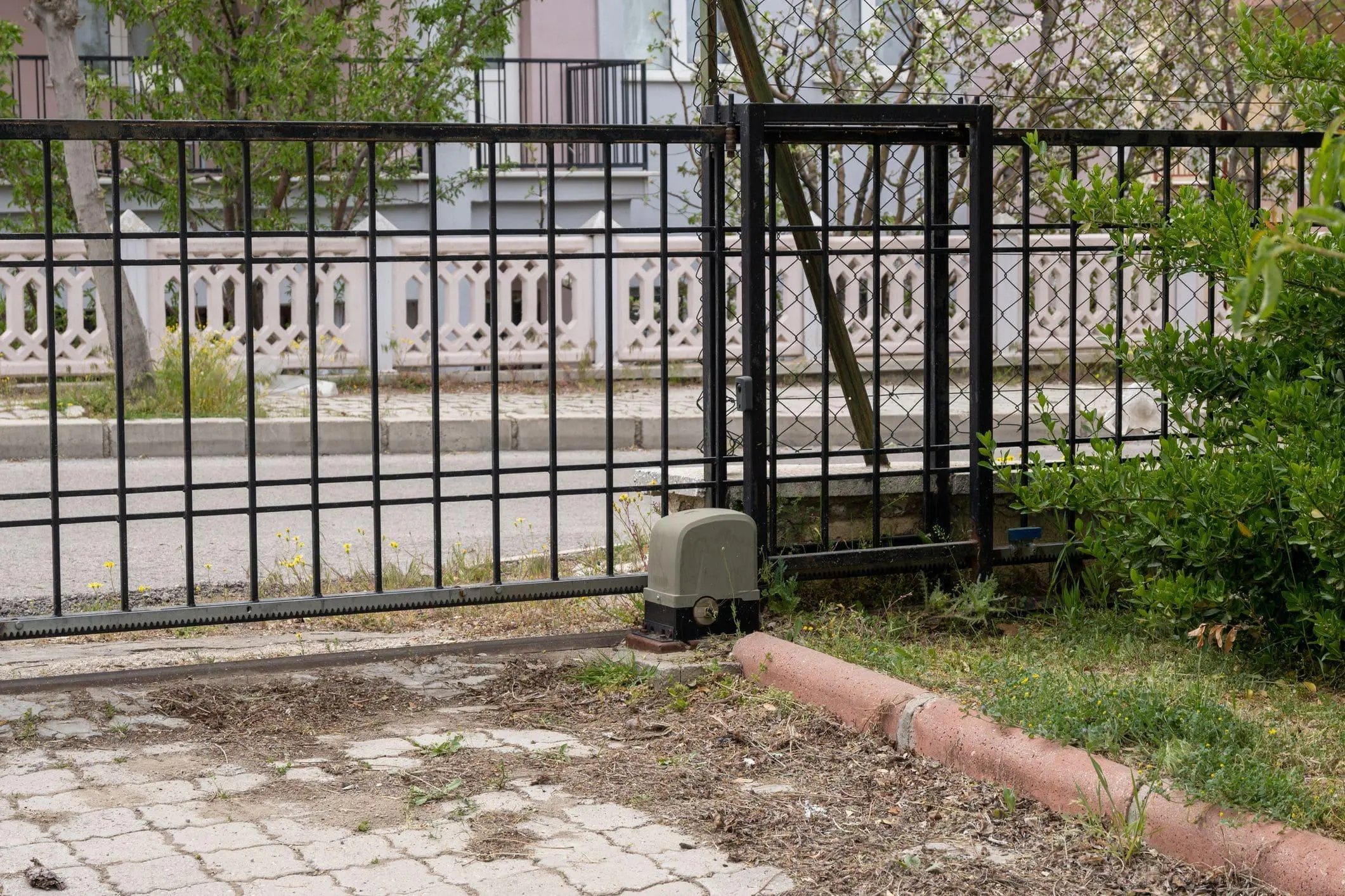 electric gate track alignment repair in los angeles, ca